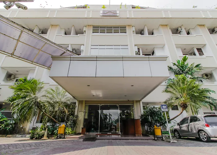 RedDoorz Plus near GBK Senayan Jakarta